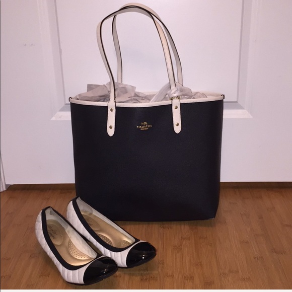 Handbags - 🔥💜Coach City reversible tote💜🔥